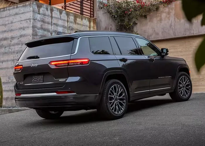 2026 Jeep Grand Cherokee Back End