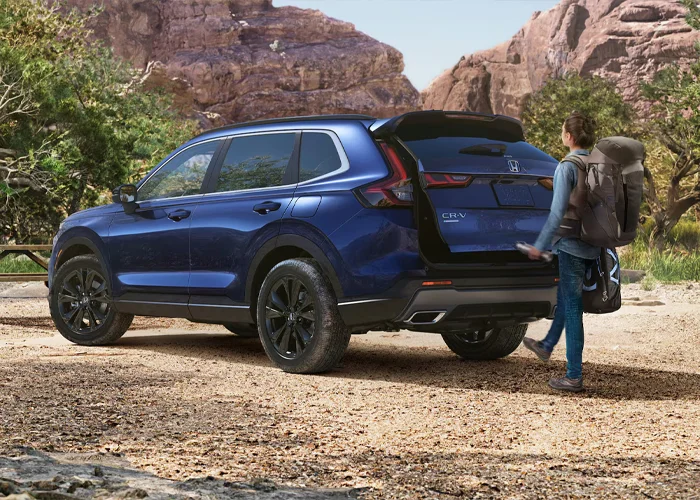 Opening Trunk of 2025 CR-V
