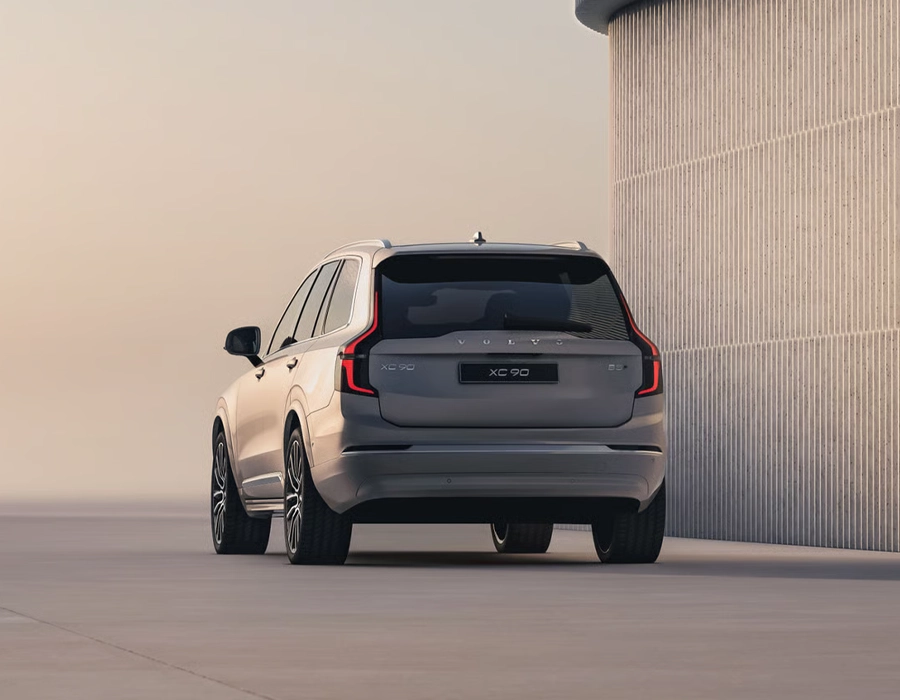 2026 Volvo XC90 from behind